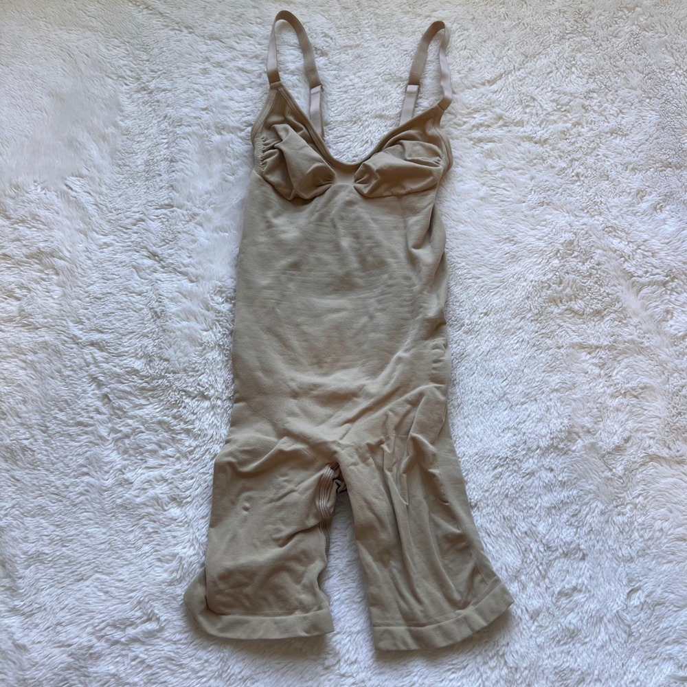 Skims Sculpting Mid Thigh Bodysuit Tan Shapewear Small Seamless Firm Control NEW